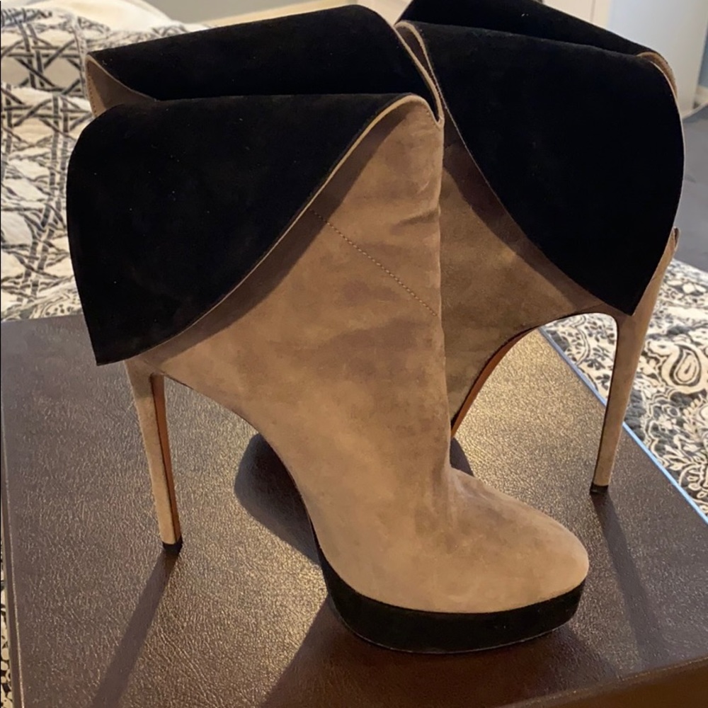 Never worn ALAIA booties size 9